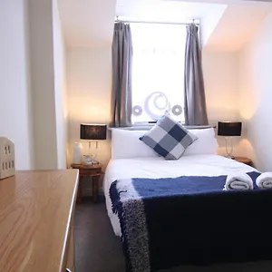 Northgate Terrace With Parking Holiday home