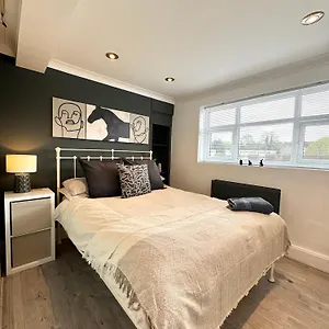Chester's - - Walls - Private Garden Overlooking River Dee Apartment